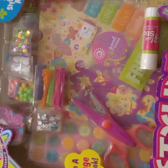 Lit' girls scrapbook - Picture 7 of 7